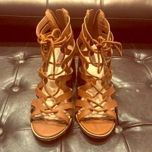 Lace block heels 👠